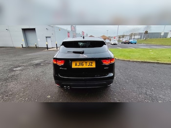 Used Jaguar F-Pace 2016 for sale - 76954569: Photo