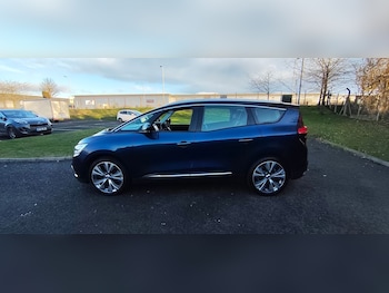 Used Renault Scenic 2017 for sale - 76593560: Photo