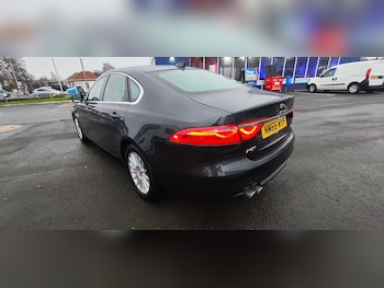 Used Jaguar XF 2017 for sale - 76966930: Photo