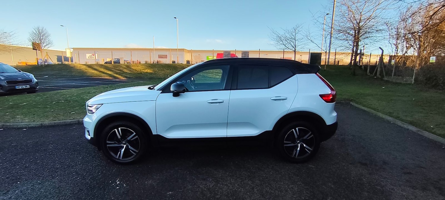 Used Volvo XC40 2020 for sale - 76966931: Photo 2
