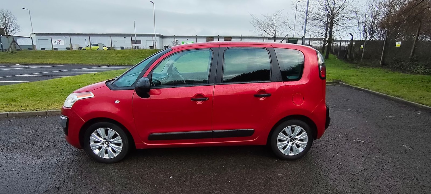 Used Citroen C3 Picasso 2017 for sale - 77401426: Photo 2