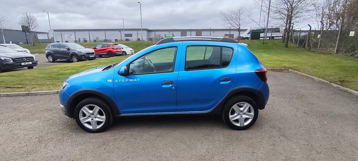 Used Dacia Sandero Stepway 2015 for sale - 78009474: Photo 2