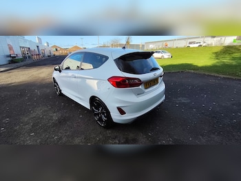 Used Ford Fiesta 2017 for sale - 76574932: Photo