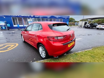 Used Renault Megane 2017 for sale - 75950963: Photo