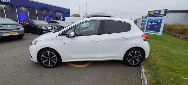 Used Peugeot 208 2019 for sale - 76261741: Photo 2