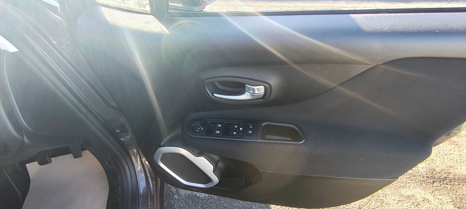 Used Jeep Renegade 2017 for sale - 76310090: Photo 10