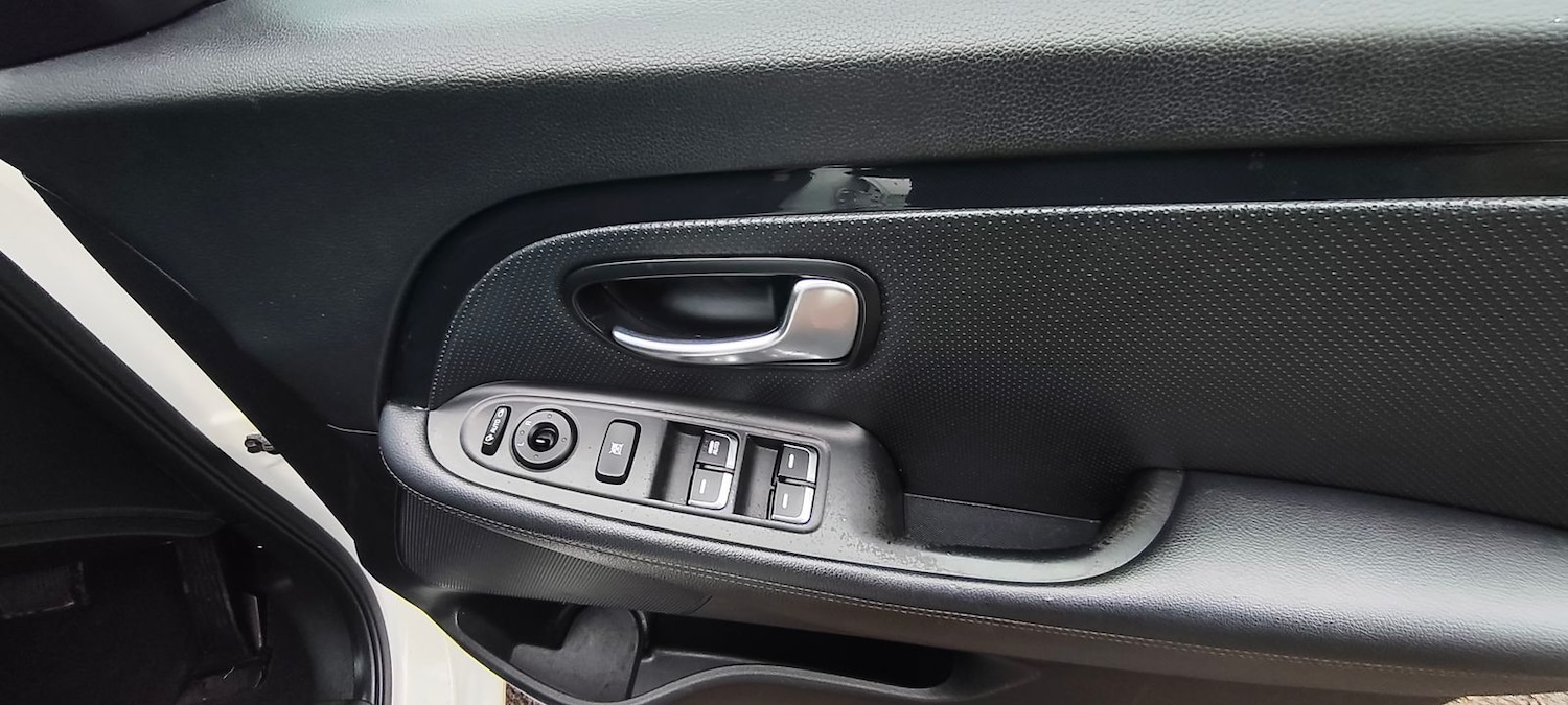 Used Kia Carens 2017 for sale - 77673970: Photo 10