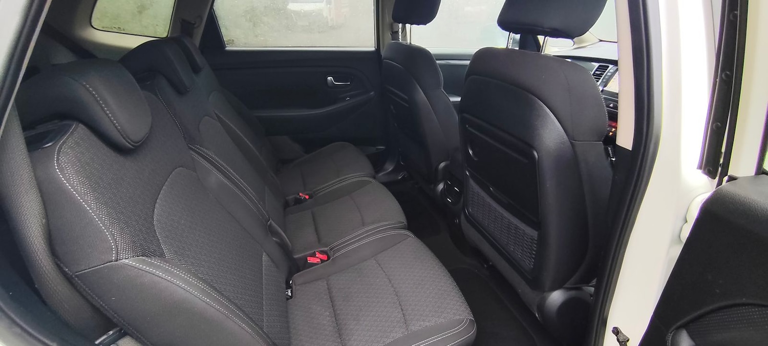 Used Kia Carens 2017 for sale - 77673970: Photo 12