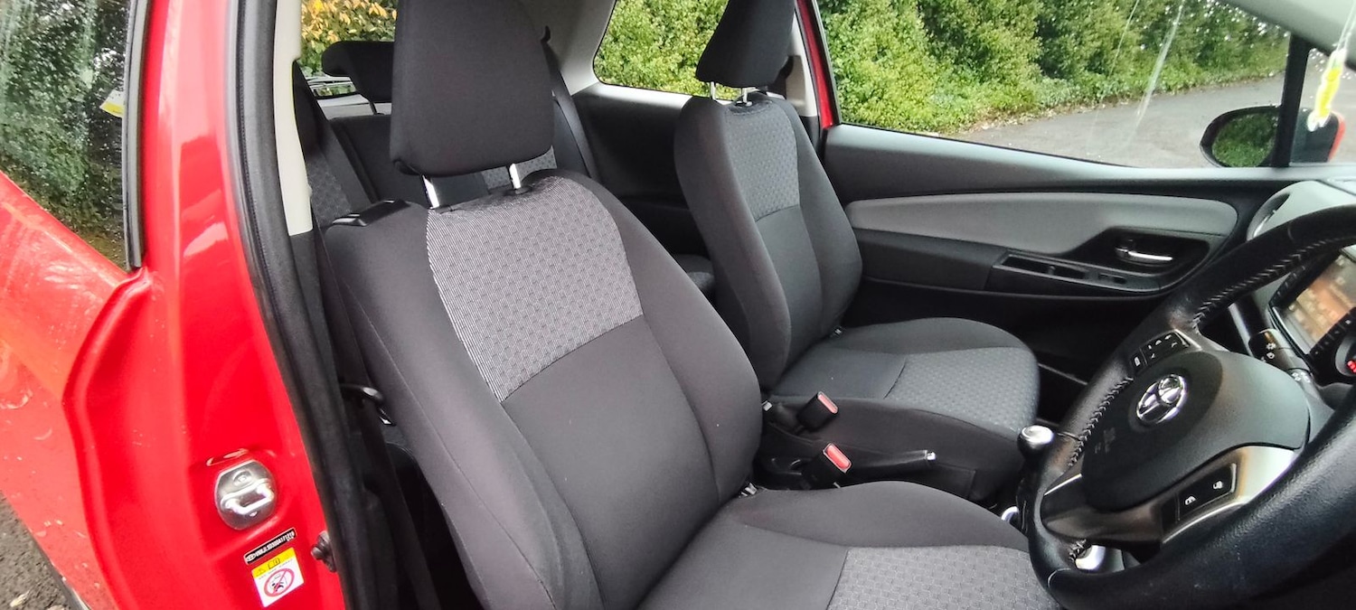 Used Toyota Yaris 2015 for sale - 76826855: Photo 11