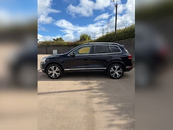 Used Volkswagen Touareg 2016 for sale - 79828081: Photo