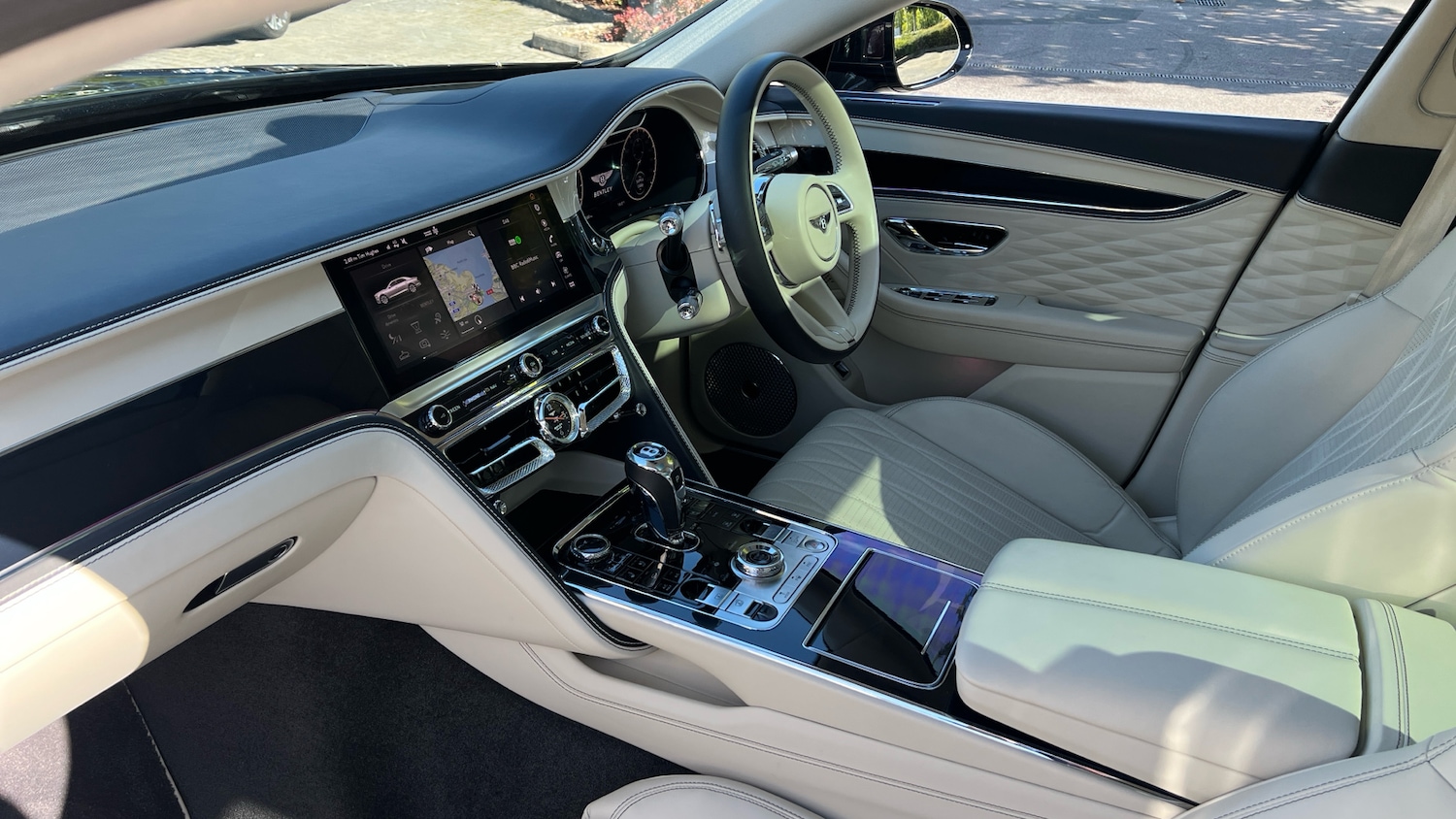 Used Bentley Flying Spur 2023 for sale - 76482776: Photo 2