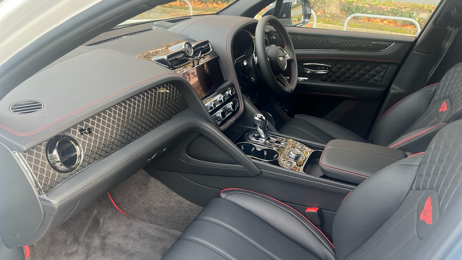 Used Bentley Bentayga 2025 for sale - 76470937: Photo 2