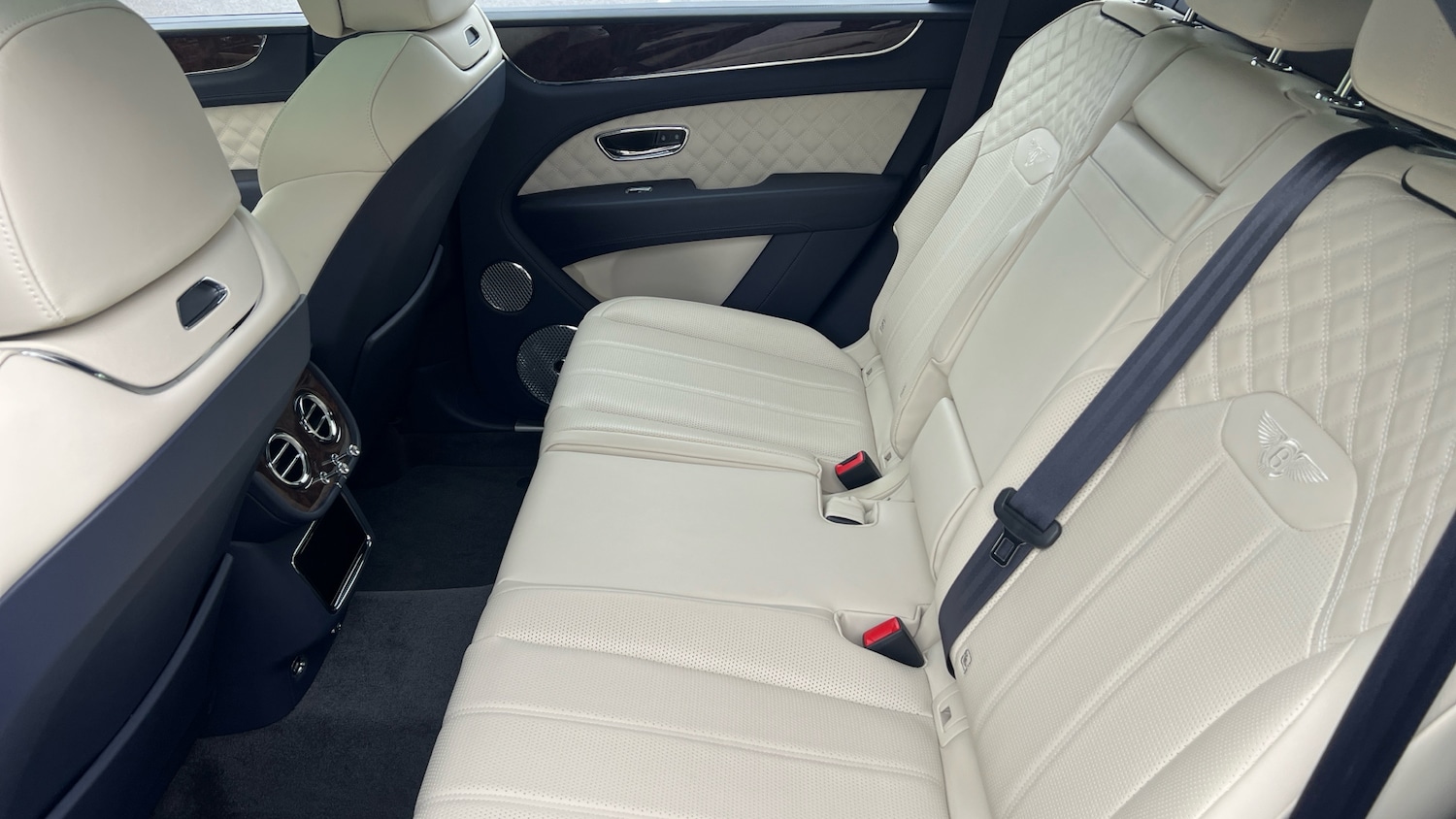 Used Bentley Bentayga 2023 for sale - 76134379: Photo 15