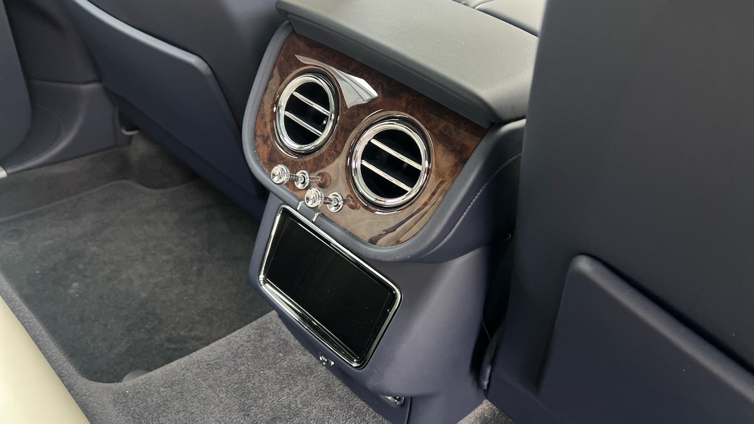 Used Bentley Bentayga 2023 for sale - 76134379: Photo 17