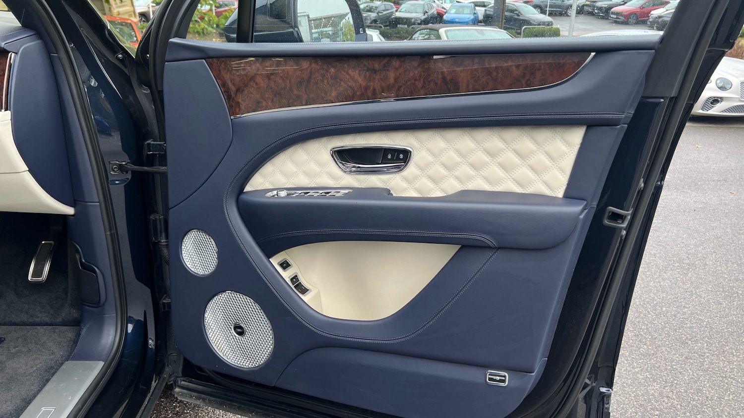 Used Bentley Bentayga 2023 for sale - 76134379: Photo 20