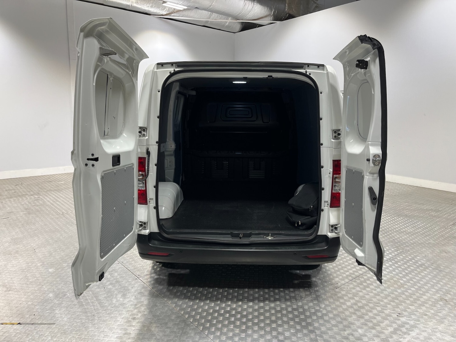 Used Maxus eDeliver 3 2021 for sale - 76372928: Photo 11