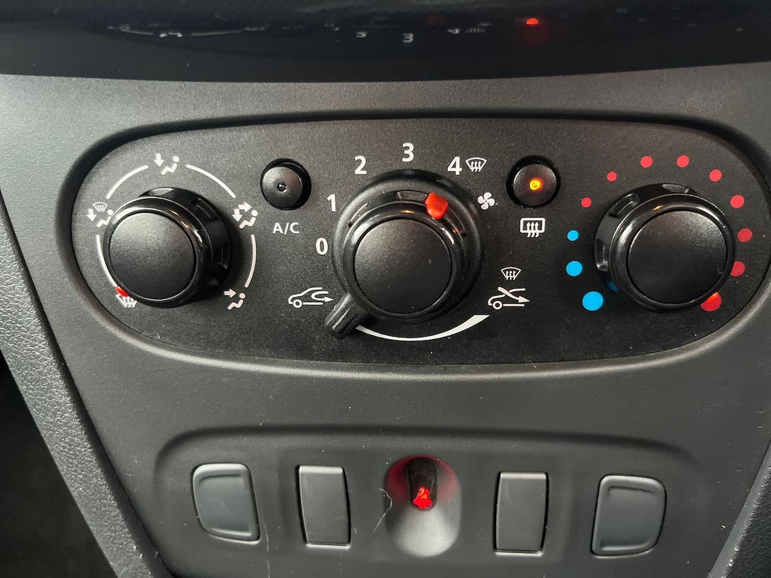 Used Dacia Sandero 2018 for sale - 76821676: Photo 12