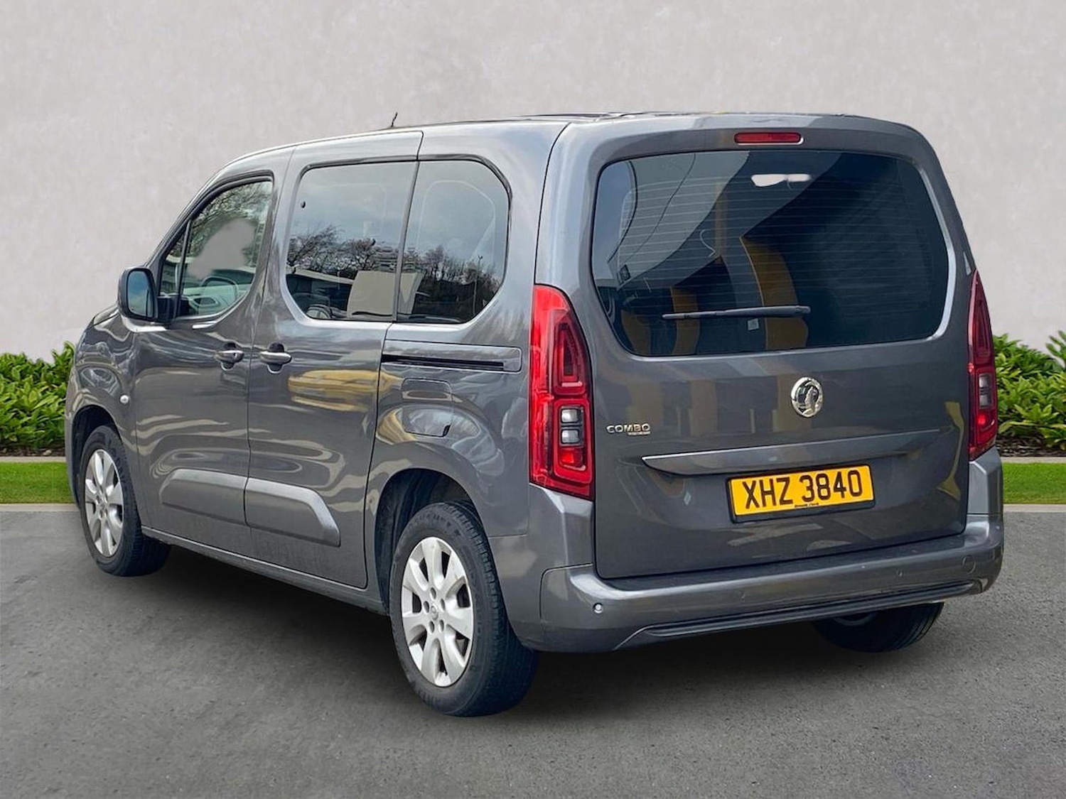 Used Vauxhall Combo Life 2020 for sale - 76837149: Photo 2