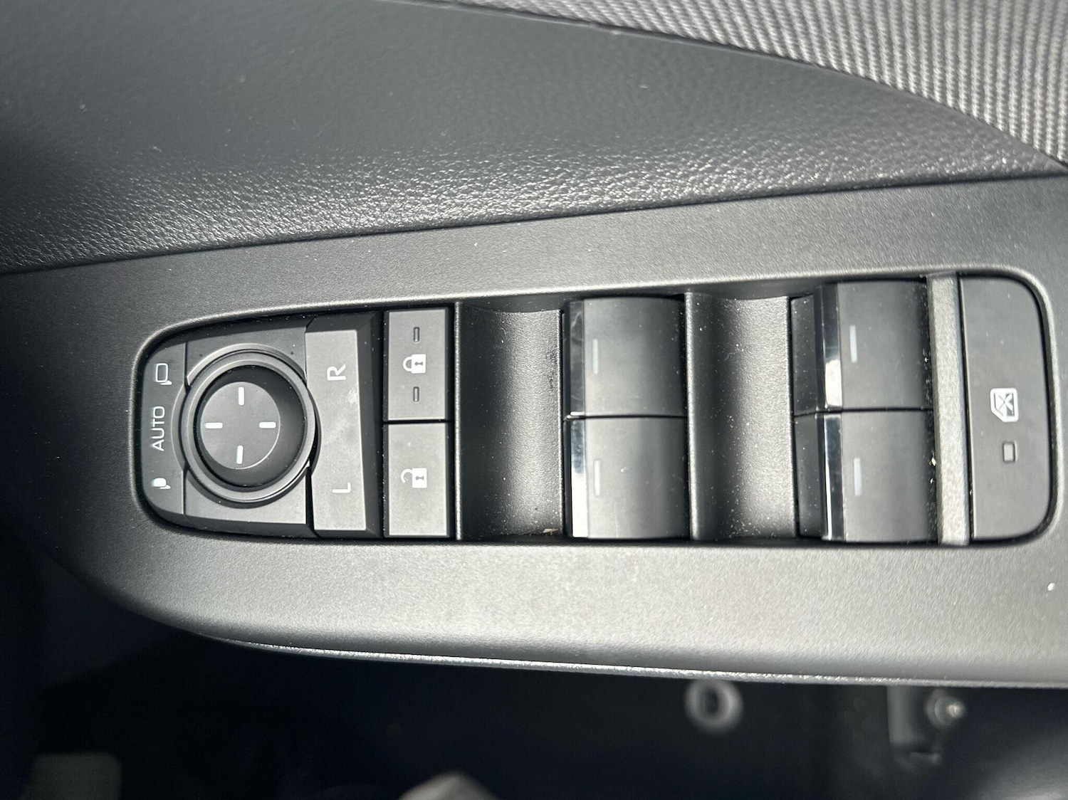 Used Toyota C-HR 2024 for sale - 76888261: Photo 17