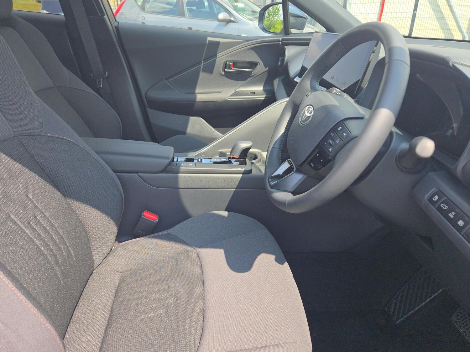 Used Toyota C-HR 2025 for sale - 77725368: Photo 11