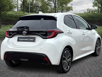 Used Toyota Yaris 2021 for sale - 76296933: Photo 2