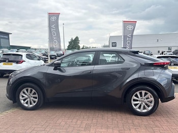 Used Toyota C-HR 2025 for sale - 79013884: Photo