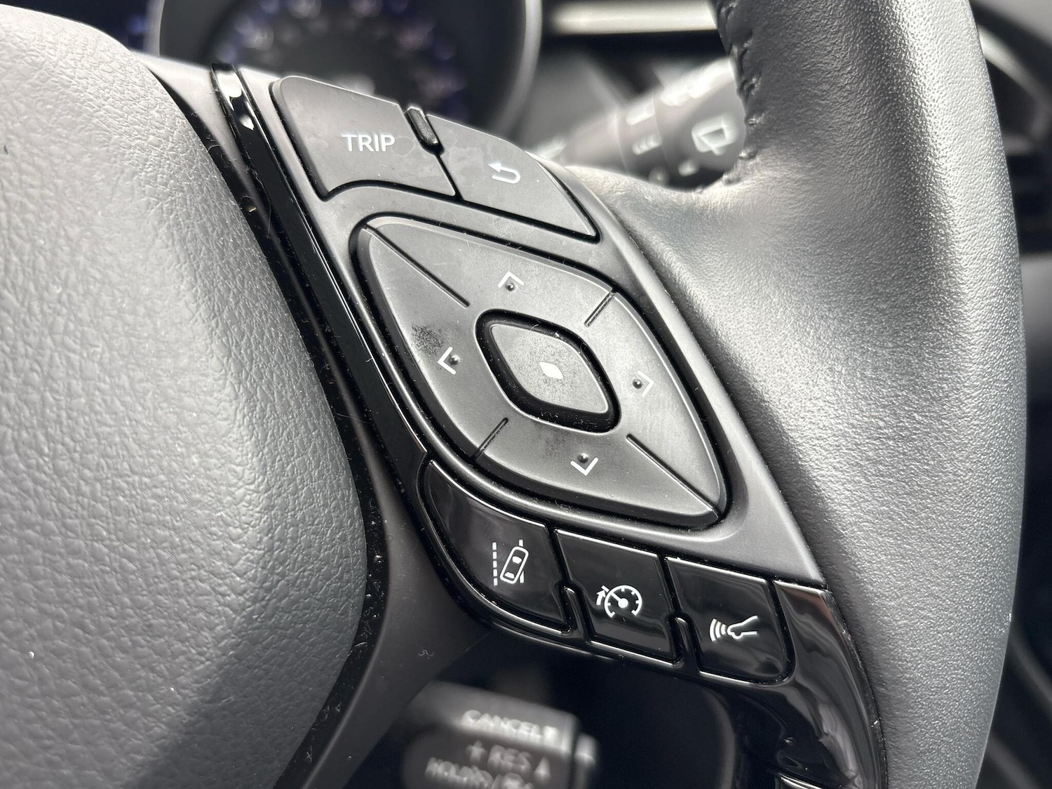 Used Toyota C-HR 2023 for sale - 76410295: Photo 11