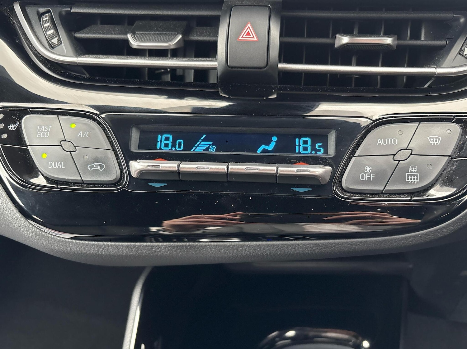 Used Toyota C-HR 2023 for sale - 76410295: Photo 12