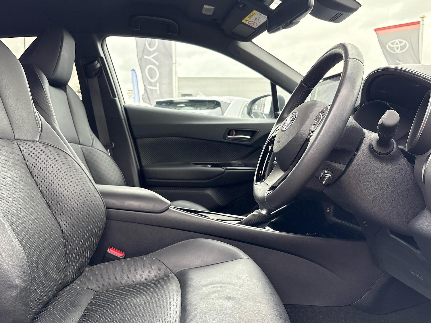 Used Toyota C-HR 2023 for sale - 76410295: Photo 16