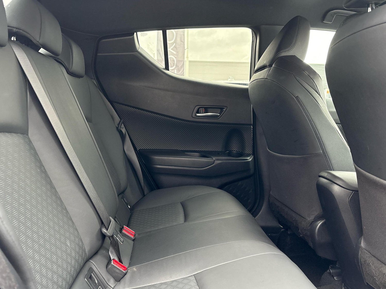 Used Toyota C-HR 2023 for sale - 76410295: Photo 18