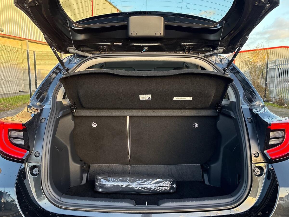 Used Toyota Yaris 2023 for sale - 76837639: Photo 10