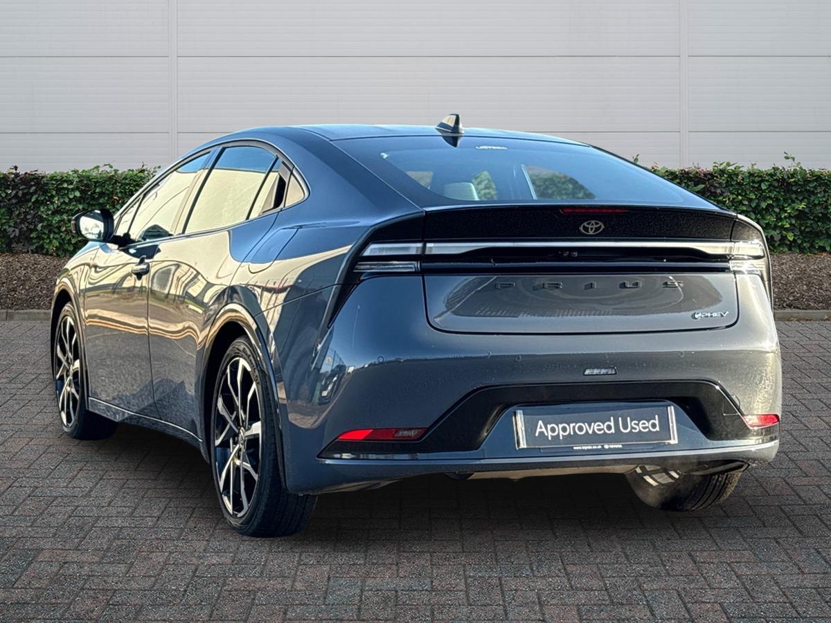 Used Toyota Prius 2024 for sale - 76800515: Photo 2