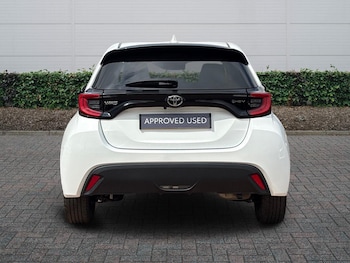 Used Toyota Yaris 2024 for sale - 79159858: Photo