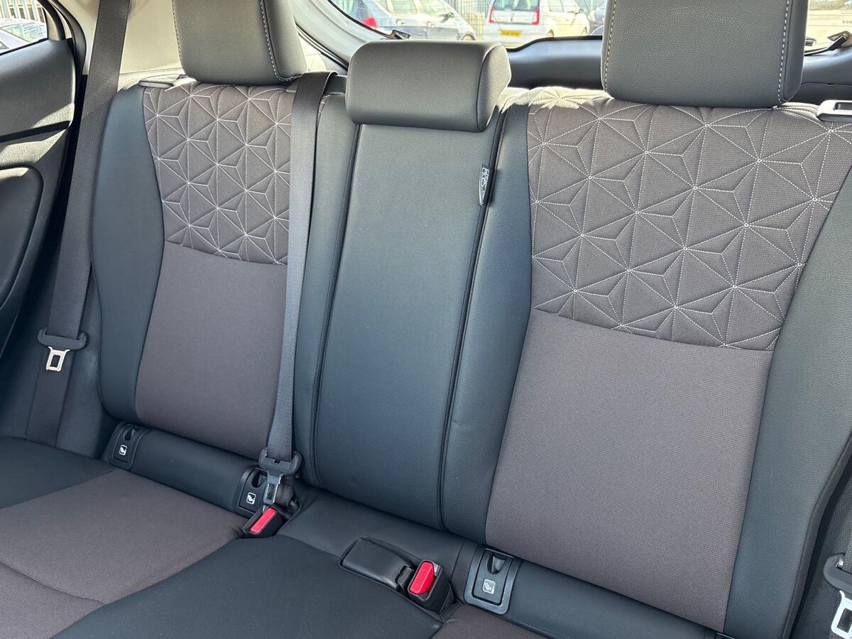 Used Toyota Yaris Cross 2023 for sale - 77725289: Photo 22