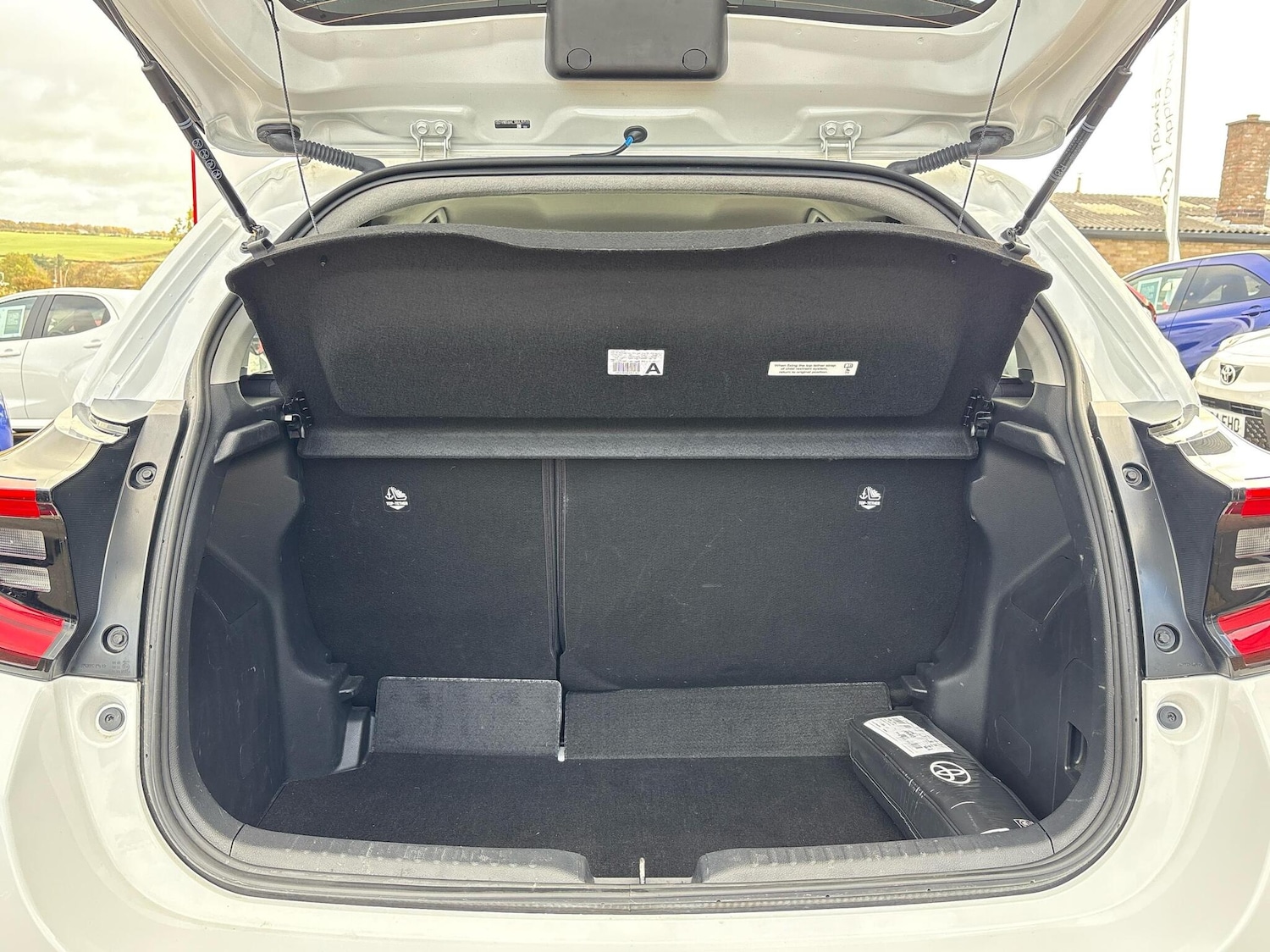 Used Toyota Yaris 2023 for sale - 76389751: Photo 19