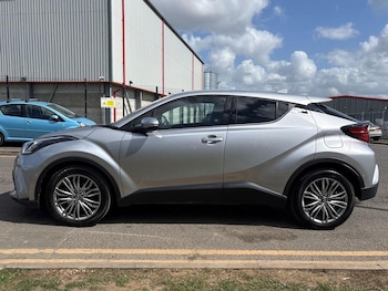 Used Toyota C-HR 2023 for sale - 78036232: Photo