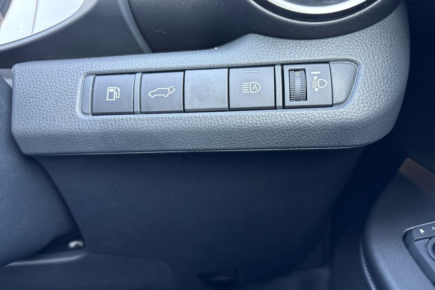 Used Toyota C-HR 2025 for sale - 77030956: Photo 12