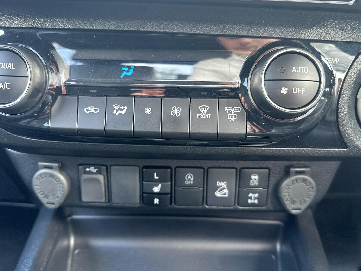 Used Toyota Hilux 2023 for sale - 76514410: Photo 11