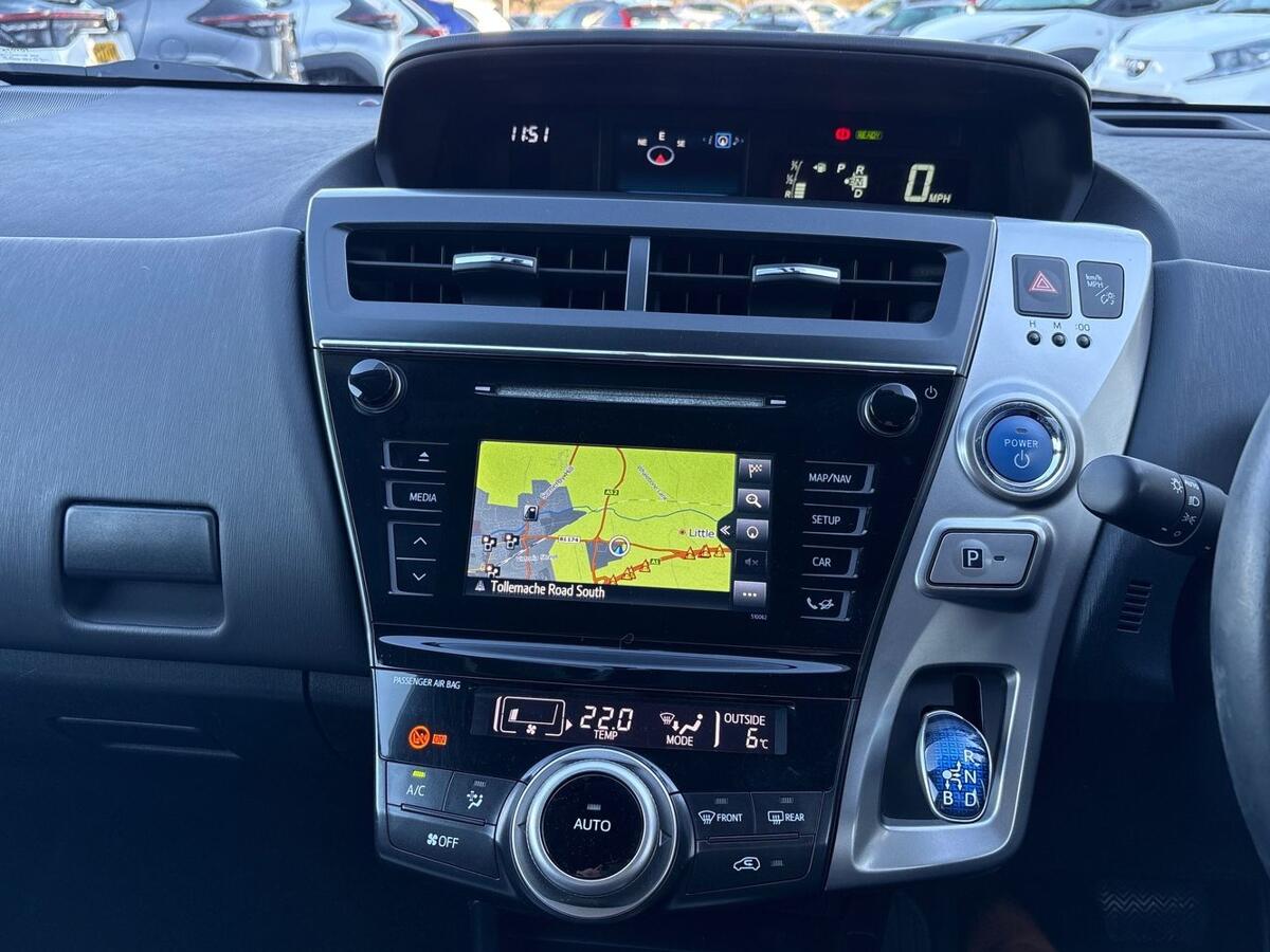 Used Toyota Prius+ 2015 for sale - 76647400: Photo 16