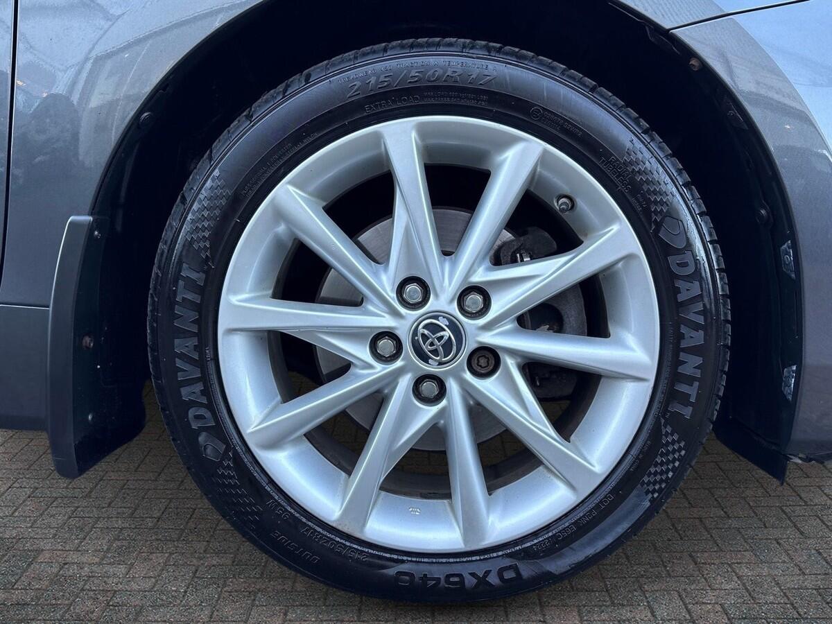 Used Toyota Prius+ 2015 for sale - 76647400: Photo 28