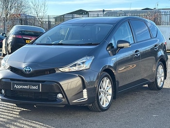 Used Toyota Prius+ 2015 for sale - 76647400: Photo