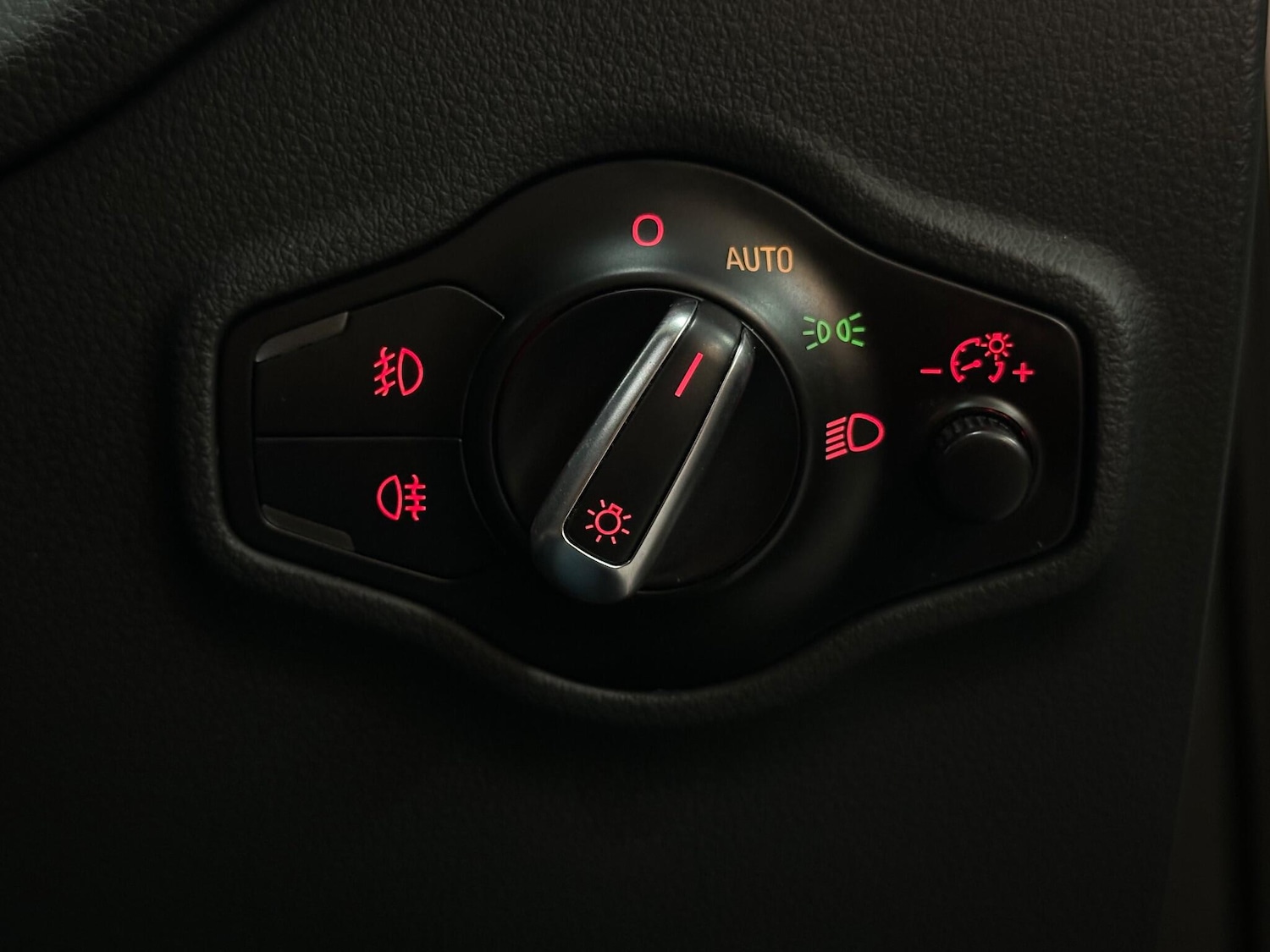 Used Audi Q5 2016 for sale - 76887436: Photo 35