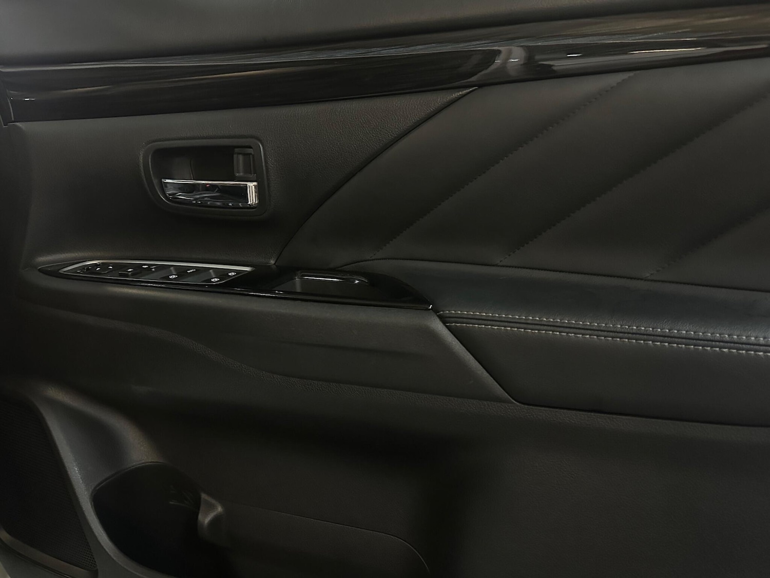 Used Mitsubishi Outlander 2016 for sale - 77175885: Photo 32