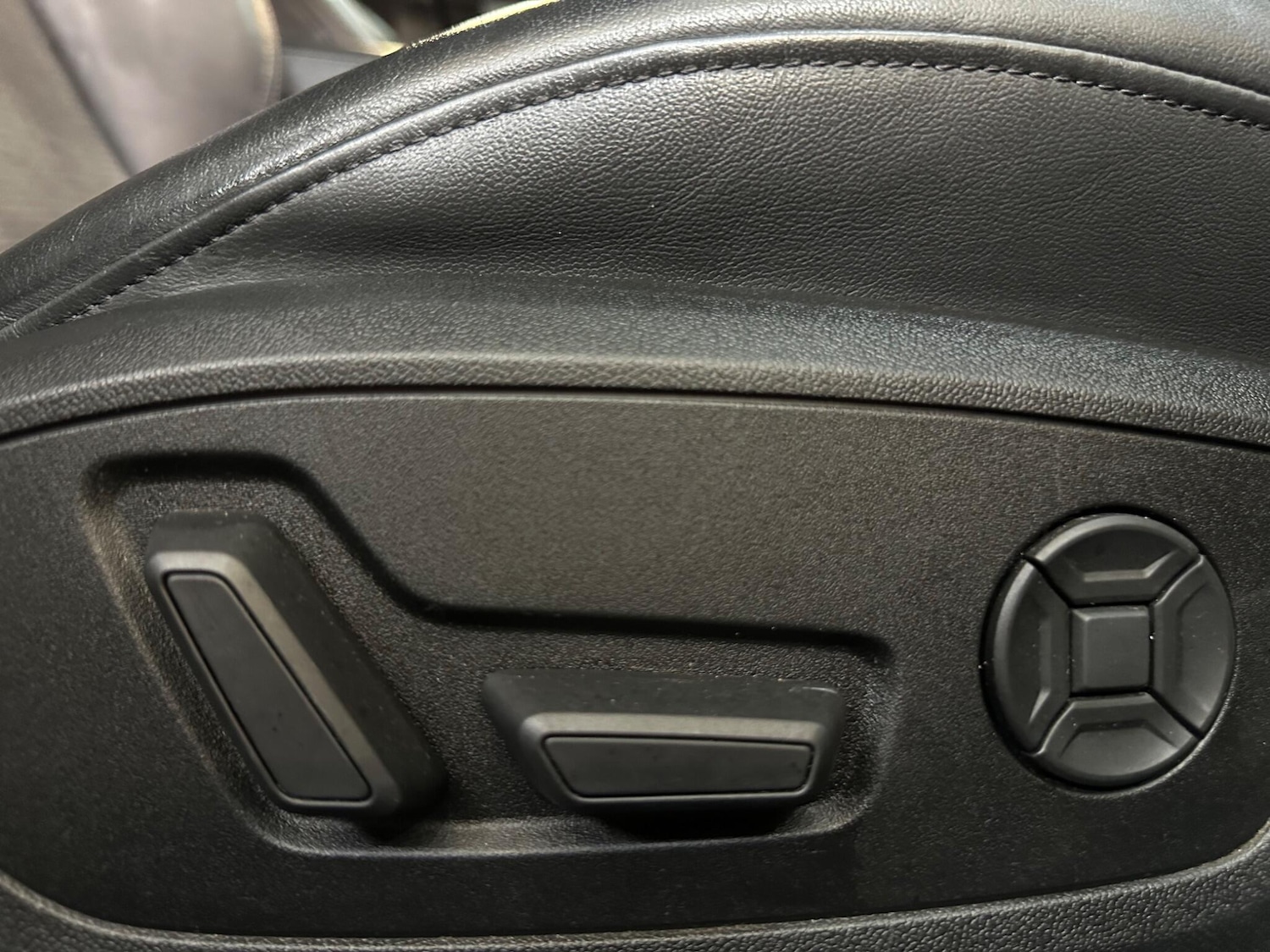 Used Audi A6 Saloon for sale - 77684312: Photo 32