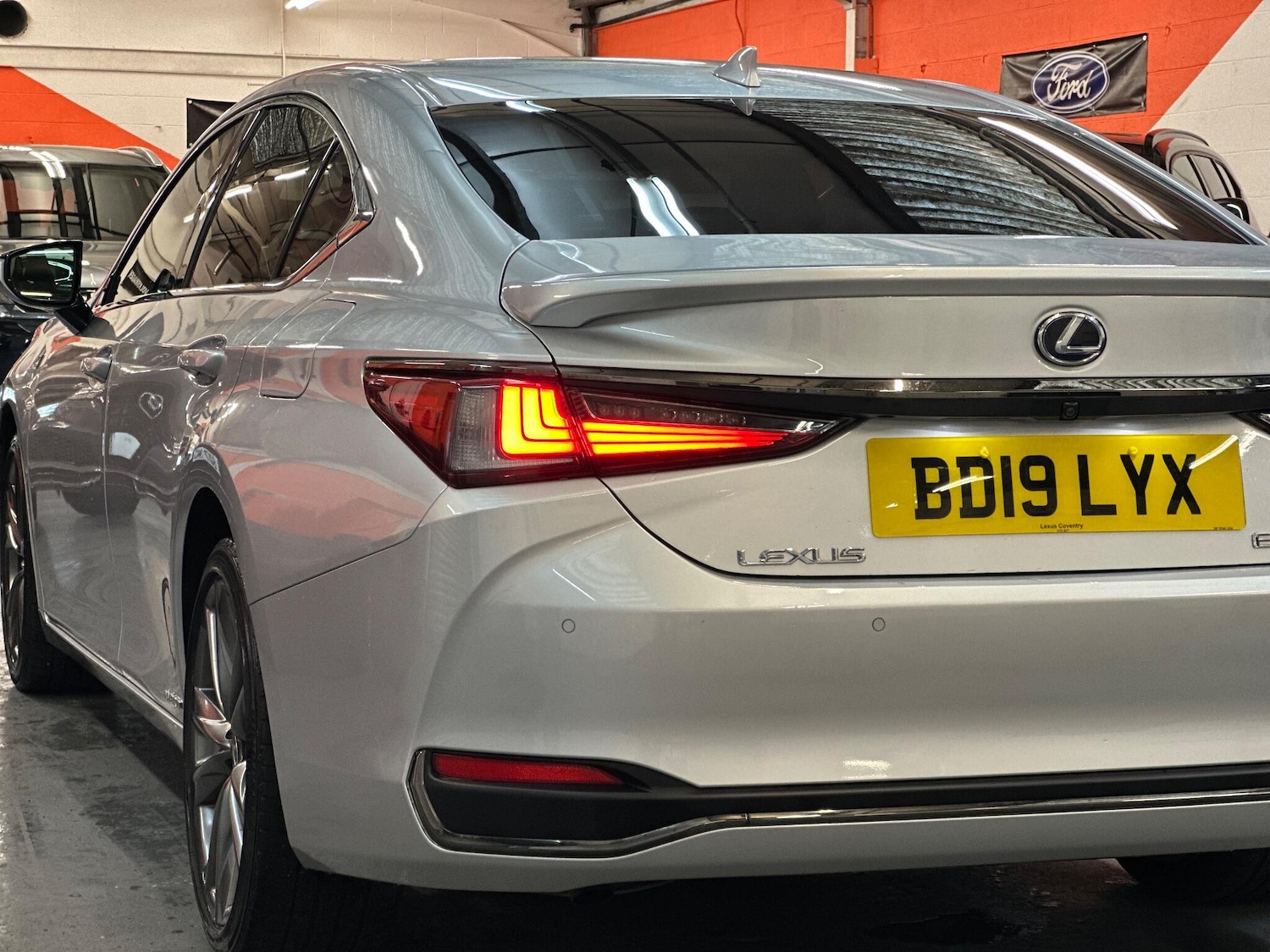 Used Lexus ES 2019 for sale - 76866119: Photo 48