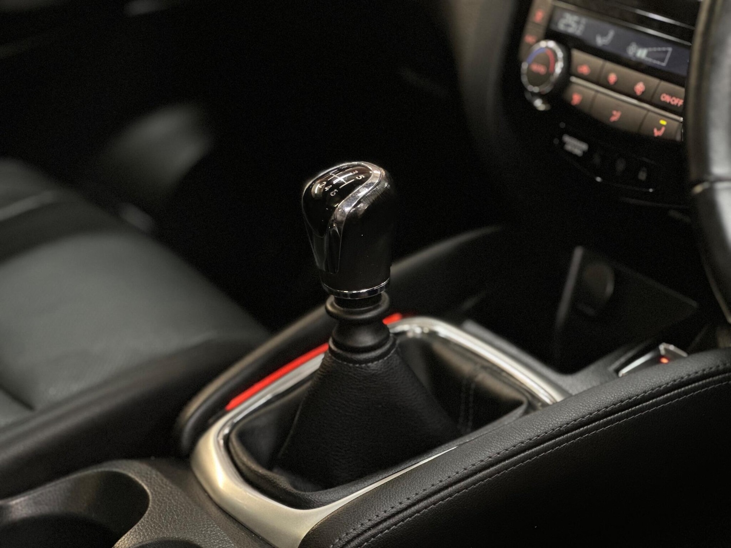 Used Nissan Qashqai 2015 for sale - 76752469: Photo 21