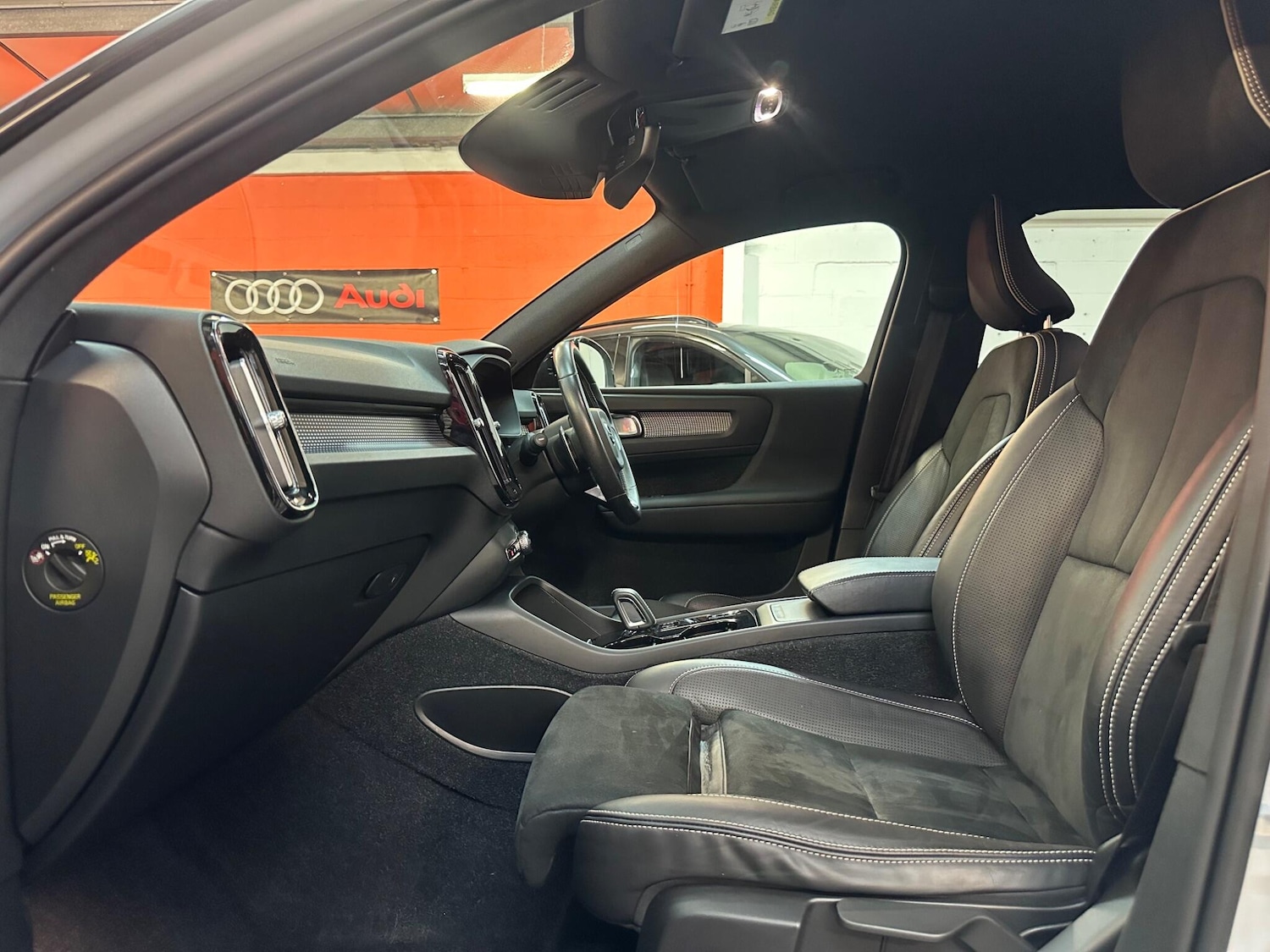 Used Volvo XC40 for sale - 76993279: Photo 13