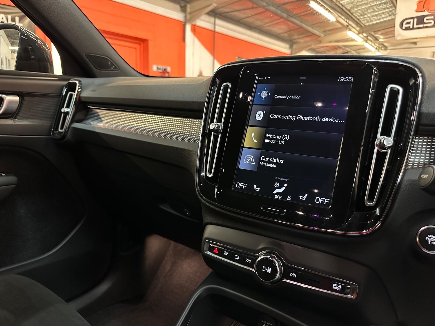 Used Volvo XC40 for sale - 76993279: Photo 21