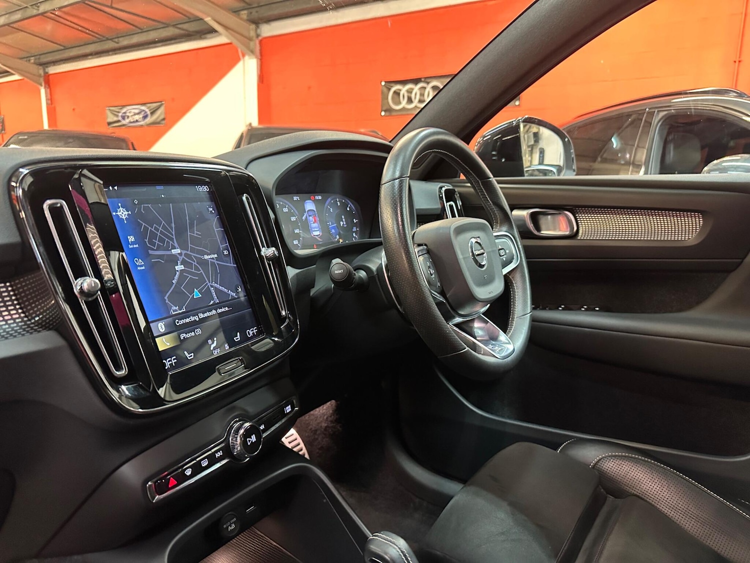 Used Volvo XC40 for sale - 76993279: Photo 22