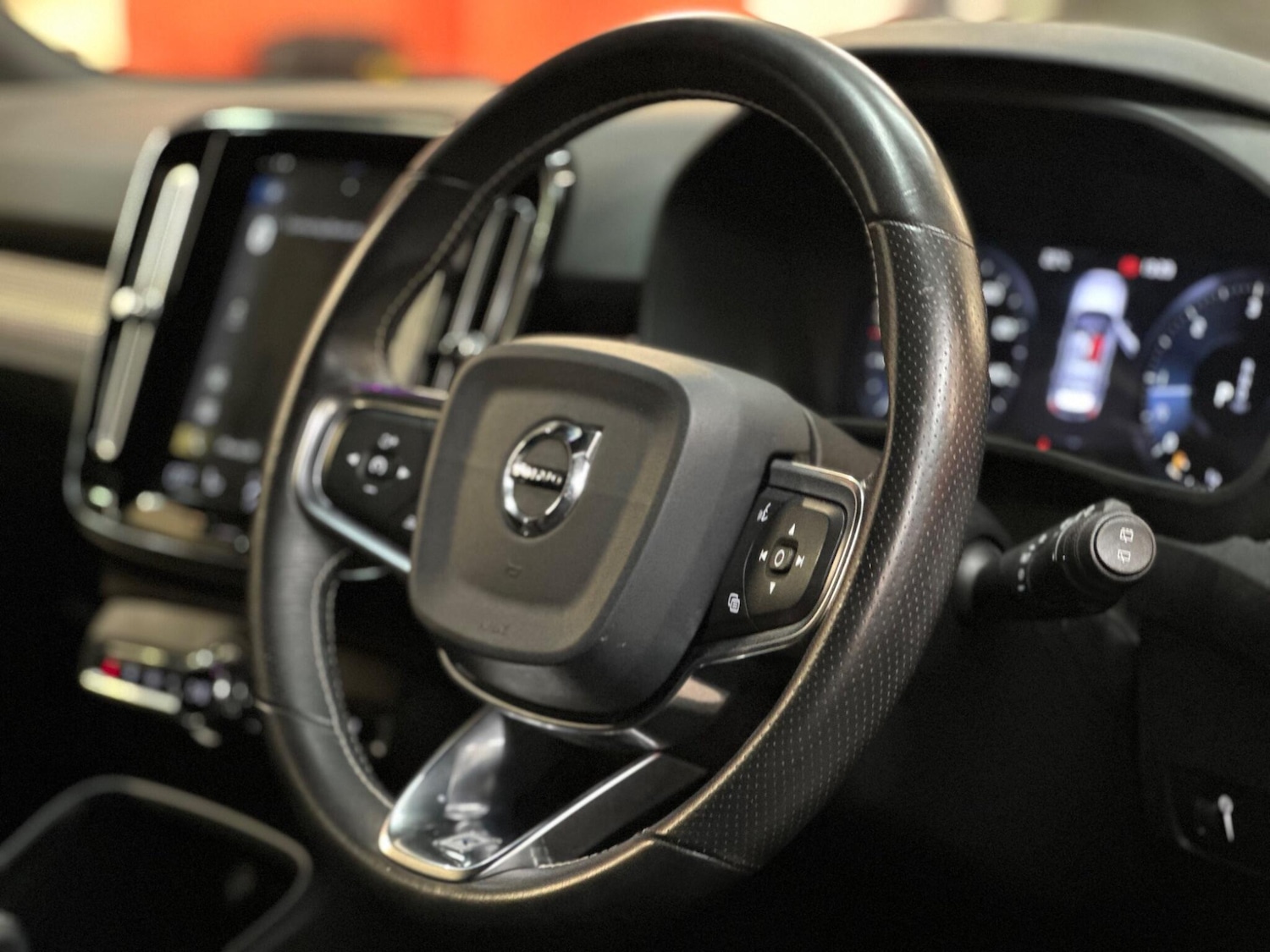 Used Volvo XC40 for sale - 76993279: Photo 25